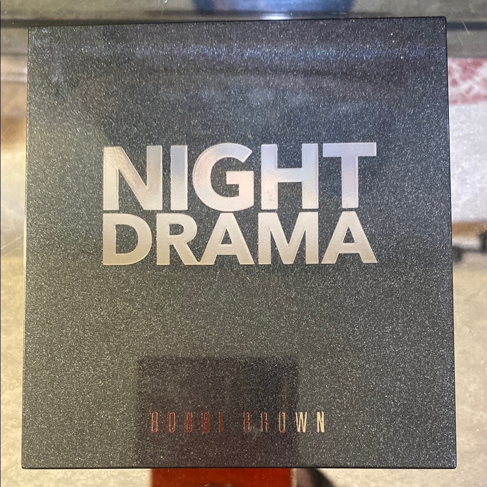 Bobbi Brown Eyeshadow Palette Versatile Shades like new - Picture 3 of 4